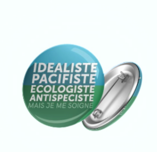 Badge REV "idéaliste, pacifiste, écologiste mais je me soigne"